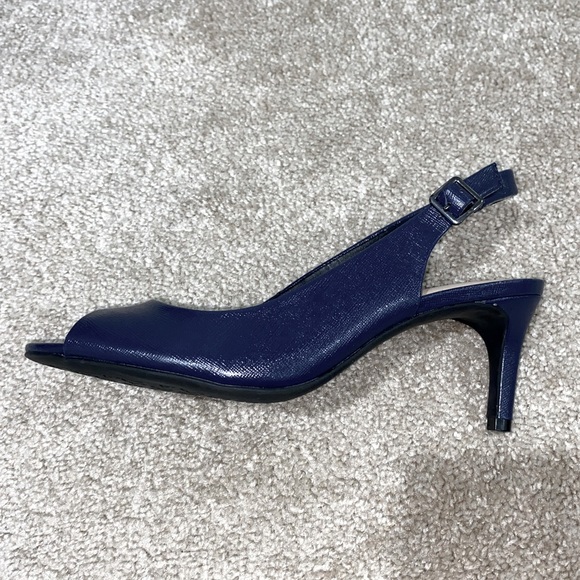 Navy Blue peep-toe heel (9) - Picture 2 of 3